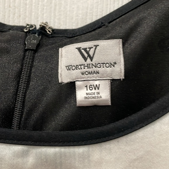 Women’s 16W Worthington lined dress. The back zips up for easy on and off. - Picture 4 of 5